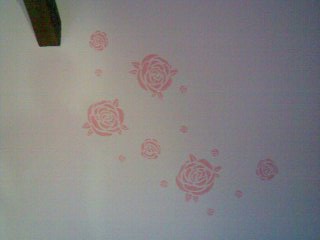 Rosen direkt auf die Wand gemalt